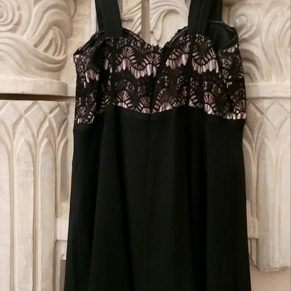 Dress - Picture 4 of 4